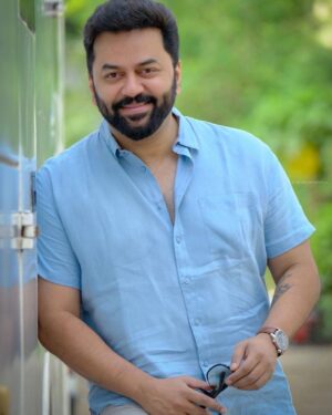 Indrajith Sukumaran Instagram - 🩵

#MaarivillinGopurangal #lastleg 
#filming

PC : @sethu_athippillil