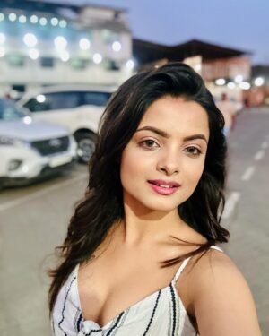 Indraxi Kanjilal Instagram - Happy selfiesss 🌸📸
.
.
.
.
#indraxikanjilal #happyme #me #smiley #smilemore #instapost #insta #instagood #instafashion #trendingreels #trending #trendingsong #premika #post #instalike #instagram #premikanepyaarse