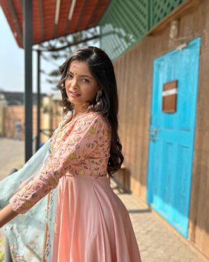 Indraxi Kanjilal Instagram - Romanticising morning happy pics of mine. 🖇️
.
.
.
.
#indraxikanjilal #happy #morning #sunshine #sunkissed #smile #smilemore #pink #blue #indianoutfit #indianwear #indian #browngirl #brownskingirls #instadaily #instalike #instafashion #instalove #instamood