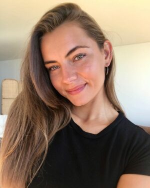 Inês Costa Instagram - be your own reason to smile 🌈