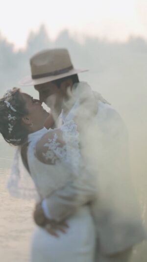 Inês Costa Instagram - E assim termina o wedding spam!

Chaplin disse: ‘A vida é uma peça de teatro que não permite ensaios . Por isso canta , chora , dança , ri e vive intensamente ; antes que a cortina se feche e a peça acabe sem aplausos’

Nunca deixes nada por dizer nem por fazer . Sê amável , faz boas escolhas , e sê feliz! Por ti e não pelos outros . Se amas alguém , mostra-o . Se queres algo , luta , vai atrás , por muito medo que possas ter , nunca desistas! Defende aquilo em que acreditas , sê fiel a ti mesmo , mesmo que sintas que estás a ir contra tudo e todos . A vida é para ser vivida , aproveita a viagem!
E quando sentires que encontraste a pessoa certa para ti , nunca mais a largues , porque vai valer a pena , acredita . Acredita no amor , no respeito , na amizade , na parceria , sejam os melhores amigos um do outro! Dá valor ao que realmente importa . Vive o Presente e acredita que para ser feliz não são precisas ‘coisas’ , apenas o que é real e o que nos faz bem ao coração ❤️

À nossa família , aos nossos amigos , a todos os que tornaram este dia possível , a todos vocês que estão ao nosso lado e que acreditam que o amor é capaz de tudo , obrigada por fazerem parte da nossa história . OBRIGADA , para sempre! >>

@hera_musicaoficial >>
@andiwondershoes >>
@lobato.andreia >>
@thewiildgypsy >>
@kalisgypsystore >>
@byjo3 >>
@dimello.mua >>
@reflexodabeleza >>
@mariadasfloresboutique >>
@aterra_eco_boutique >>

🎥 @colorwayweddings