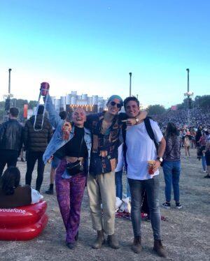 Inês Costa Instagram - Rock in Rio 2022 🌈

💅 @dharmabeautyandcare
💇🏼‍♀️ @reflexodabeleza