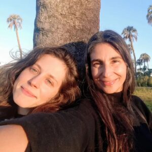 Inés Efrón Instagram - Este domingo 28/5 es el segundo encuentro del ciclo Sobre la presencia.
La invitada de este mes es Carolina Peleritti, presencia poderosa si las hay. Carolina es una para mí pura fuerza y vitalidad.
Tengo el honor de invitarla para conversar sobre qué es estar presentes, una indagación viva en escena sobre esa presencia que se enciende al ser vistas y el rol que juegan quienes observan/contemplan, esta vez, como espectadores.

Les esperamos este domingo 28/5 a las 19.30 hs en @cuerdamecanica 

En mi bio está el link para reservar sus entradas.

Foto del flyer @lauraortego