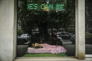 Inés Efrón Instagram - del día que estaba nublado y dormí en @esunavidriera