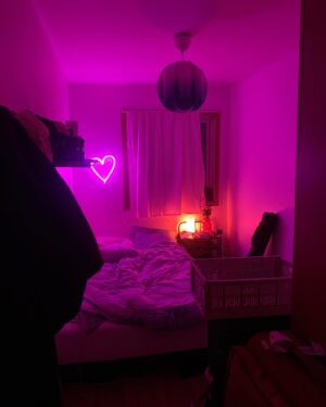 Ines Høysæter Asserson Instagram - GO’slo, ReykJAvik, HARDanger, GlasGLOW, og Stockholm(?).
