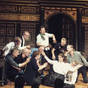Inga Ibsdotter Lilleaas Instagram - Prøvde ut noen scener fra «En Midtsommernattsdrøm på Tønneloftet» på @the_globe i går! Fantastisk opplevelse! Kom og se oss i Haugesund fra 24.oktober! 🎻🕯