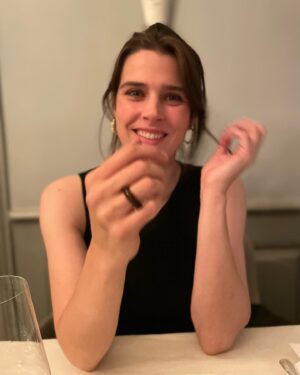 Inga Ibsdotter Lilleaas Instagram - Til de av dere der ute som driver å søker på Gunnar Eiriksson kjæreste, så vil jeg bare gjøre kort prosess her og bekrefte at ja, det har han, og han er faktisk forlovet også, med mig👰🏻‍♂️ 
Tusen takk, kjæreste Gunnlaug, for verdens vakreste og mest upraktiske forlovelsesring♥️