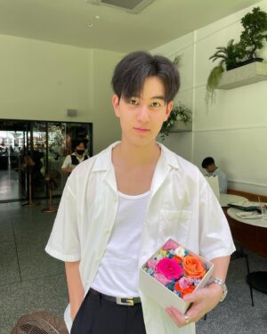 Ingkarat Damrongsakkul Instagram - วันมงวันแม่ ก็ทำดอกไม้ให้ซักหน่อย ทำเองกับมือแต่ของเค้าเตรียมไว้ให้ทุกอย่าง🤭