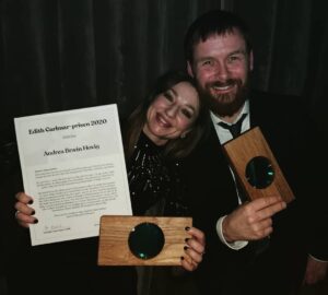Ingrid Bolsø Berdal Instagram - Supergratulerer til Jan Gunnar Røise og Andrea Bræin Hovig som mottok Kanonprisen i går for Beste mannlige og kvinnelige hovedrolle. Og til Gjertrud Jynge som ble tildelt prisen for Beste birolle. Så innmari flott. Tusen takk til Palmehaven for eksepsjonell god mat, og til @kosmoramafilm og Kanonprisen for en strålende kveld. Og til alle kolleger som stemte slik at jeg ble nominert for Spionen - og dermed fikk meg tur til Trondheim. Jeg anbefaler varmt alle som blir nominert til Kanonprisen om å ta turen under Kosmorama. Så trivelig å treffe kolleger og slå av en prat. Takker for alle gode samtaler! 😊
@andreabhovig @jangunnarroise
. .
I attended the Kanonprisen award ceremony last night in Trondheim, celebrating Norwegian film year of 2019. Kanonprisen is the industry's own award, where members of the different film workers' unions vote. This year I was nominated for "The Spy", that made me very happy. Congratulations to all those who received awards!