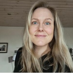 Ingrid Bolsø Berdal Instagram - Happy New Year, all! I believe in World Peace, Freedom for all, and that we can work together with our Earth in a sustainable way. I know - naive thoughts, perhaps. But I do believe in these things.  And I have to say it out loud so these possibilities don't disappear from our collective consciousness (if there's such a thing). We must talk about peace as much as we discuss the opposite. Peace. Peace. Peace. Peace. Peace! Freedom! We are nature!