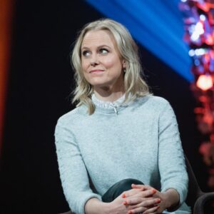 Ingrid Bolsø Berdal Instagram - Hvem vet hva som foregår i mitt hode her. Forhåpentligvis kommer svaret i fredagens Lindmo på NRK. At Sonja Wigerts innsats under krigen nå endelig blir kjent med filmen «Spionen» er stort. Men vil også si at det er gedigent at Karsten Warholm kalte meg «helten min fra Fritt Vilt». @kwarholm @nrklindmo @nordiskfilmnorge @fireogenhalvfilm
.
📷@juliamarienagle