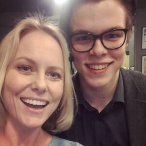 Ingrid Bolsø Berdal Instagram - Var på Norge Nå på NRK i kveld med dette musikk-/teatertalentet, og snakket om Verdal Teaterlag. Rekrutteringen til norsk teaterliv er i orden med Vetle Røsten Granås. Og så mange takk til Arnulf Haga for all støtte du har gitt meg opp gjennom årene.🎶🎤🎭🎥
@verdalteaterlag