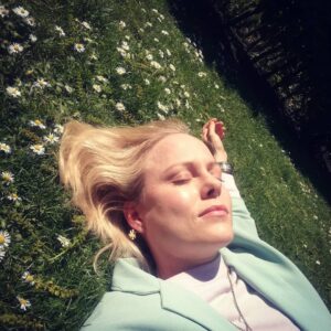 Ingrid Bolsø Berdal Instagram - Thank you, Earth, for catching me ❤
#grounding