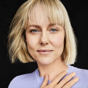 Ingrid Bolsø Berdal Instagram - Noen i filmbransjen sa til meg at de trodde sønnen og jeg hadde flyttet tilbake til Trøndelag. Vil bare poppe innom feeden deres og si at selv om jeg er skikkelig glad i hjemtraktene, så bor jeg fortsatt godt på Østlandet. Morskap har tatt fokus de siste par åra, og jeg skjønner det er mulig å tro at jeg har forsvunnet😅 Jeg lever i beste velgående, og har skikkelig lyst til å være med på noen gøye prosjekter. Høsten ledig!

Foto: @hisdal
Sminke/styling: @paulineoslo
Hår: @skauglene

//

Someone in the Norwegian film industry said they thought my son and I had moved back north. I have focused on motherhood the last couple of years, so I understand it's possible to think that I have disappeared 😅 Popping by your feed to say I'm alive and kicking, and that I am eager to do some fun projects. Available in autumn!