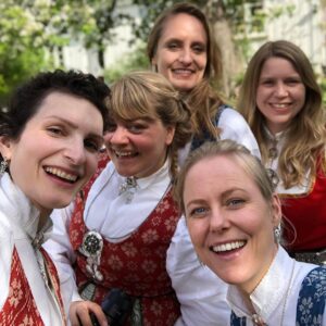 Ingrid Bolsø Berdal Instagram - Hurra for 17.mai! 😄
Norway-day ❤
📷 @orkesther