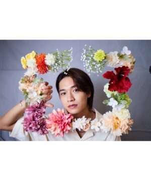 Inoue Sora Instagram - ・
【#Duet 】7月号
【#WiNKUP 】7月号
発売中です！

夏って感じの爽やかな色😏
そしてお花は少し照れます。

是非ご覧ください！！

tops : @shareef_official
pants  @casperjohn_gallery
accessory : @narrativeplatoon

@sian.pr