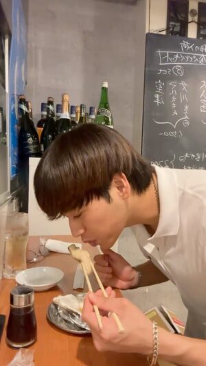 Inoue Sora Instagram - ・
地元の友達に『築地に行きたい！』って言われて、たしかによく考えたら行ったことないなと思って行ってきた。
またすぐ行くでしょう。
デート風動画に仕立ててもらいました🙃
あ、髪切りました。