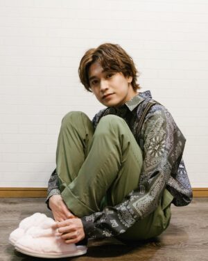 Inoue Sora Instagram - ・
スバルのスリッパはうさぎです。
かわいいもの、甘いものが大好きなスバル君です。

#ガチ恋粘着獣 #コズミック 
@gachikoi_drama 

ABC テレビ (関西)  4 月 9 日スタート 毎週日曜よる 11 時 55 分
テレビ朝日 (関東)  4 月 8 日スタート 毎週土曜深夜 2 時 30分