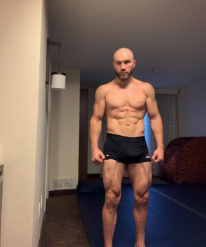 Ion Cuțelaba Instagram - Maybe in middleweight?
What do you say?🔋💪🏼

Poate în greutate medie?
Ce spui?💪🏼