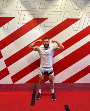 Ion Cuțelaba Instagram - We are negotiating with the UFC for something big! #ufc 👀2023 💪🏼
 For my supporters we offer 15% discount on all equipment! Use code ICHULK 💪🏼💪🏼💪🏼 @physiqapparel