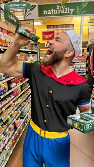 Ion Cuțelaba Instagram - There’s a new way Popeye gets his spinach! The @nectisnourishment Green Super Protein bar! It’s delicious and is packing:
💪 20g Plant Protein (🇺🇸 sourced)
🥬 Organic Spinach
Get it at NECTIS.COM and Save 10% when you use Promocode: HULK10 at checkout!
Also available on Amazon and Sprouts 🌱 
#eatyourgreens