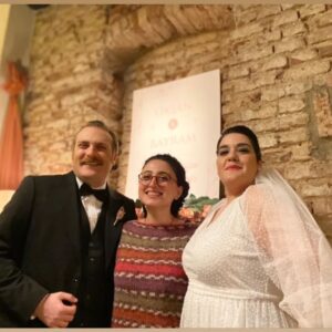 İpek Ayaz Kortunç Instagram - Yöööönetmenim canım benim canım benim
Seni ben pek çok pek çok severim
Sen biiiir hocaaa sen bir canooo 
Her şey oldun artık banaaaa 💜