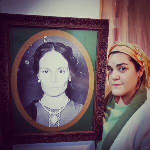 İpek Ayaz Kortunç Instagram - Gudubet Hasibe yengemle güzel bir kare. 

O değil de bu nasıl bir bakış,nasıl bir ifade ? 
Hayranınım Açelya.