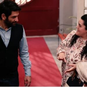 İpek Ayaz Kortunç Instagram - Tam eli eteği çekmişken gelen,benim tatlı,kaygılı,bol eyvahlı,fazla kalp çarpıntılı,birazcık şaşkın ama her şeyden öte sevgi dolu Masumlar serüvenimin küçücük bir kesiti. 
Sete ilk gittiğim gün 1 buçuk yıldan sonra kalabalığa ilk girişimdi. "Selam nasıl verilir,nasıl alınır"a kadar bi gidip geldim. 
En güzel anılara eklendi benim için. 🌻💜