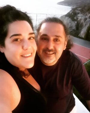 İpek Ayaz Kortunç Instagram - Hayatla nasıl mücadele ettiğini,kalbindeki güzelliği,asla hak yememeni,kimseye en ufacık bir zarar vermek istememeni,ekmeğini yediğin yeri her daim sağlığın pahasına koruduğunu,kolladığını,işindeki başarını,insanlığını,sana edilen ihanetlere bile gösterdiğin o büyüklüğünü seni tanıyan herkes biliyor. Seninle gurur duyuyorum kalbim.🧿💜🧡 Hayat karsimiza her daim cikaracaktir kötülükten beslenen,ekmeğimizle oynayan,alçakca bizi arkamızdan vuran insanları ama  lütfen unutma,herkes ektiğini biçecek. 
"Canı yanan sabretsin,can yakan canının yanacağı günü beklesin." Hz. Muhammed