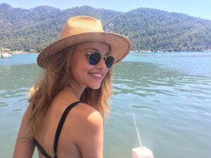 İpek Çiçek Instagram - Çok güzel bir yerdeyim⭐️
