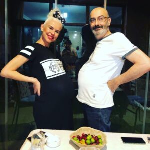 İpek Tanrıyar Instagram - Bana 15 gün kaldı,nami hocamın 2 ayı😂 #çoközleşmiştik #düngeceden #37weekspregnant #namiesatgil
