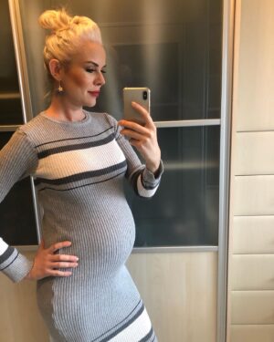 İpek Tanrıyar Instagram - Aras’a anlatacak çok şeyim var... #evdekal #27weekspregnant #corona #coronagünlükleri #arasbebek 🧿