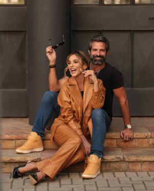 Iran Malfitano Instagram - 🤜🏻🤛🏻 super gêmeos ativar kkkk ( e não, não somos gêmeos ! Já vou avisar pq já viu né ) kkkk #foto #fotografia #moda #irmã #familia #sanguedomeusangue