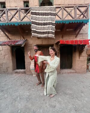 Iran Malfitano Instagram - Unidos na vida e na ficção🙏🏼
Essas são algumas fotos da entrada da casa de Mordecai, que passou a ser do casal, nas gravações lá em Marrakech em Fevereiro. Guardamos para compartilhar aqui com vocês e com a série no ar. 

Helen e Himeneu chegaram em A Rainha da Pérsia e já mostraram nas suas atitudes e falas, o comportamento interesseiro, a falta de caráter.
Conta pra a gente, o que estão achando, como tá sendo acompanhar esse série linda? 

#arainhadapérsia #atores #serie #record