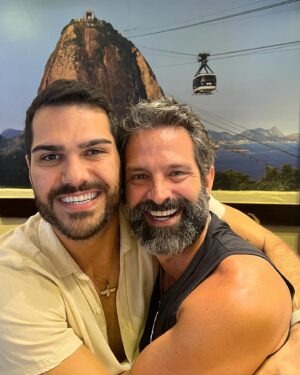 Iran Malfitano Instagram - E hoje teve uma visita mais que especial do nosso padrinho @shay.hb …. colocamos o papo em dia e matamos um pouco a saudade !!! Oh happy day !!!