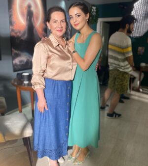 Irana Kerimova Instagram - “Gündəlik” yaxında..)

Quruluşçu rejissor-Pərviz Həsənov @parviz_hesenov 
Ssenari -Tural Cəfərov @qan_tural 
Quruluşçu operator-Pərvanə Həsənova @parvanahasanova.d.p
