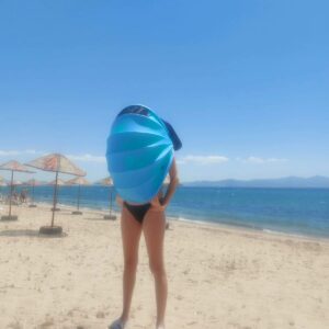 İrem Kahyaoğlu Instagram - Şekersiz tatlı gibi bi bayram.. ay dedeye dileklerimi ilettim..ağzım burnumda Bi bayram ve tatil geçirdim..Şehre dönme vakti..çaçanın kontrolü var yarın..kaygı benden çok tatil yaptı:)