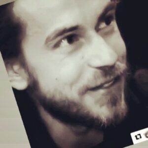 Irina Tolmatskaya Instagram - He's right, you know! Новости дня: с 1 июня введен график выгула москвичей в тестовом режиме...Мосвегас  май 2.0:2.0#juzeppejostko #безкоментариев