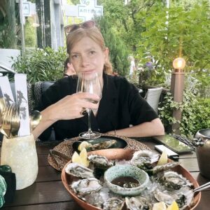 Irina Tolmatskaya Instagram - Сегодня 60!!!В свой день рождения хочу сказать спасибо тем,кто рядом,спасибо тем ,кто помнит,пусть каждый из вас будет счастлив и любим,оставаться искренними и добрыми в любой ситуации.