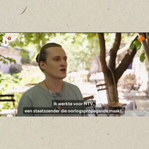 Iris de Graaf Instagram - (Work) life lately 🤍 voor het eerst in 18 maanden is
het ‘rustiger’ qua nieuws uit Rusland. Dat is gek - er is
natuurlijk nog steeds elke dag oorlog om ons heen - maar het
geeft ook ruimte. Vooral wanneer het leven privé extra turbulent is. Ik probeer nog steeds m’n weg te vinden in Nederland, maar het is fijn om weer in Amsterdam te wonen al is het nog op tijdelijke plekken, (mentale) ruimte te hebben voor mooie andere werkdingen én mijn lieve mensen weer in de buurt & om me heen te hebben ✨ #transitionseason