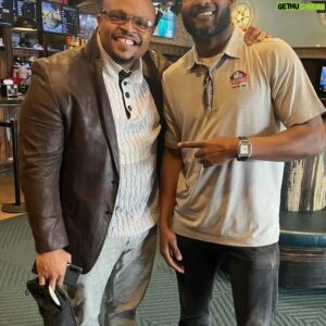 Irone Singleton Instagram - What do you get when you bring a  #bulldawg #halloffamer and a bulldawg #zombiefighter together?🤔 TEAMMATES! Get it?😁 Teammates in more ways than one. Stay tuned. The greatest db in #ugafootball history @thechampbailey @intmkglady @rhythmcommunicationsllc 🙏🏿❤🙂