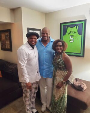 Irone Singleton Instagram - Shout out to my brother @iammikebeasley on your #happybirthday 🥳🎊🎉🎂👑 It's always great to see you and the beautiful & talented @actordeenabeasley. The Mrs. @commaleta and I had a fantastic time. I love you and am proud to call you (& Deena) colleagues and friends. May God grant you all your heart desires as you continue to live to please the almighty. #TRUTH & #LOVE🙏🏿❤🙂