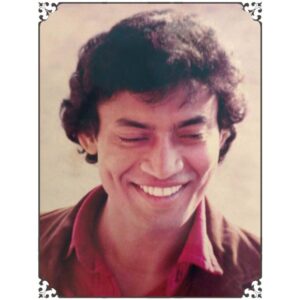 Irrfan Khan Instagram - I wanted my hair to be like #MithunChakraborty,  so I used to go to a barber shop and tell them ke mere baal seedhe kar do …. because my hair were curly and kind of stiff .. Aur kya hota tha ke first day my hair would look good .. just like Mithuns, but after that they would turn into a bird’s nest ! #FilmyInfluence

This picture is Day 1 just so you guys know ;)