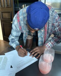 Irv Gotti Instagram - Yesss. It’s official. @jazzlazr signed to @murderincrecords 1st single is DRIVE SLOW. Off that We Made It sin America Movie Soundtrack. Got a lot of amazing music coming your way. So I hope y’all ready for great music again. Let’s gooo! #jazzlazr #itsmurda