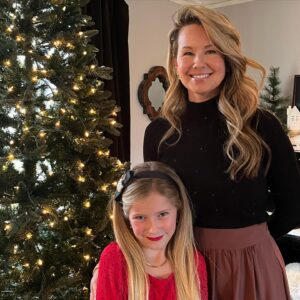 Isaac Hanson Instagram - My beautiful Christmas Queen and Christmas princess! ❤️🎄❤️

Girls night out!

#girlsnightout #girlsnight #christmas #love