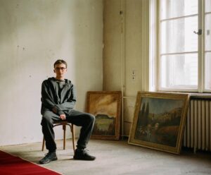 Isaac Hempstead-Wright Instagram - Another throwback... Waiting on set during the @foals Exits vid