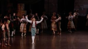 Isaac Hernández Instagram - #DiaInternacionaldeladanza El aclamado bailarín mexicano Isaac Hernández cautivó al público parisino con su virtuosismo y talento excepcional en la Ópera de París interpretando la variación de #DonQuixote 

🎥 Opéra de Paris / Isaac Hernández