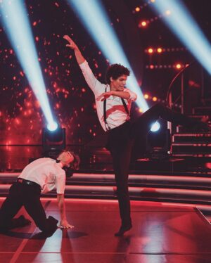 Isaac Hernández Instagram - @miraquienbaila #MyWay @kekelindo @univision #MiraQuienBaila