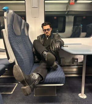 Isaak Presley Instagram - Man’s took a lil flight to London ✈️🇬🇧 

be sure to click the link in my bio and give my new single Take Care a listen