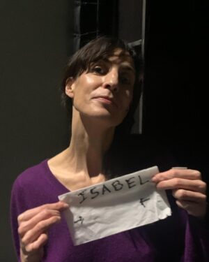 Isabel Abreu Instagram - Bastidores. Entre 45 e 46 . Uma Ofelia com vida . Uma vida que está cheia de amor 
Gosto de envelhecer.
Gosto que passem anos.
Gosto que os anos passem. Obrigada às pessoas que me enchem de amor. Obrigada aos amores da minha vida.
Imagem entre cenas @tonanquito. Ontem tínhamos 700 pessoas no @theatreodeon e eu tinha 45 anos hoje 700 pessoas no @theatreodeon e tenho 46 
Viva o sorriso empatia generosidade e escuta
Obrigada por tantas mensagens de amor 
Amo-vos